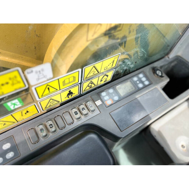 2017 Caterpillar 352F-42666409