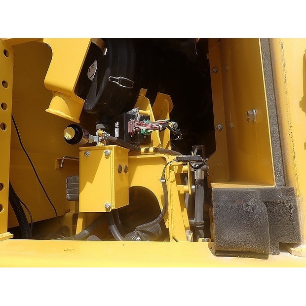 2022 Komatsu BR380JG-3-42672404