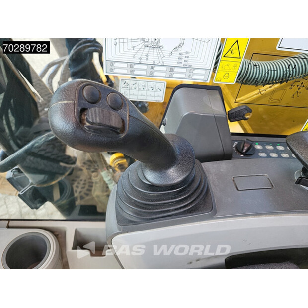 2017 Caterpillar 320FL-42676153
