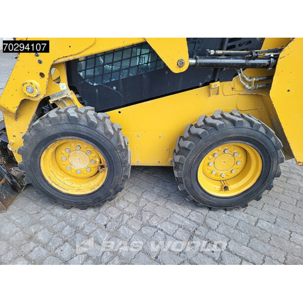 2021 كاتربيلر 226 D3 BUCKET + FORKS-42676838