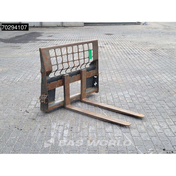 2021 كاتربيلر 226 D3 BUCKET + FORKS-42676841