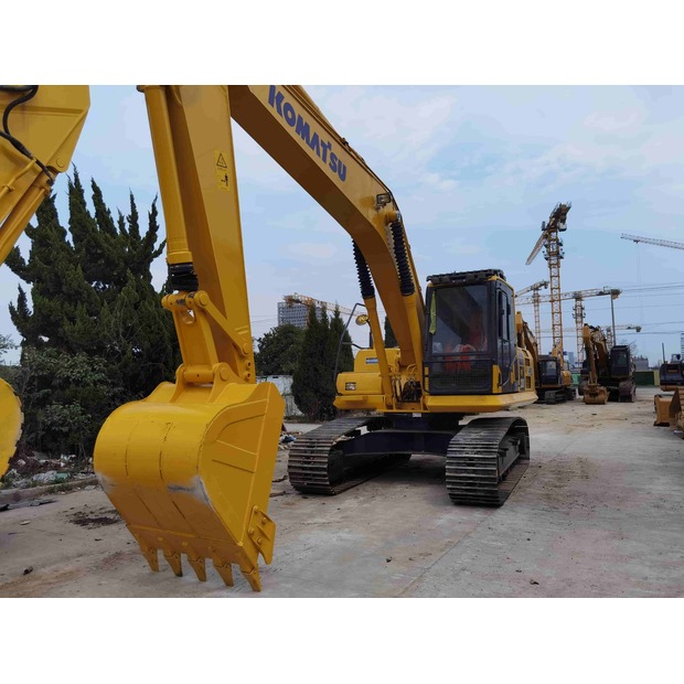 2020 Komatsu PC200-8-42677854