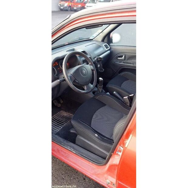 2010 Renault Clio-42695212
