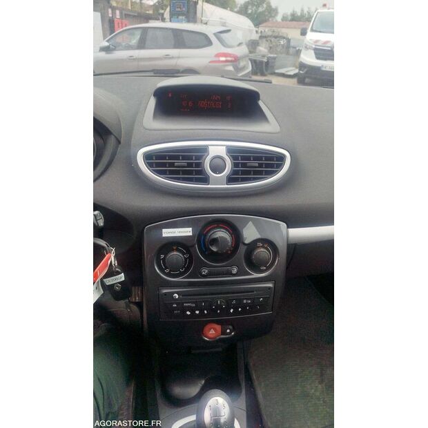2012 Renault Clio-42695238