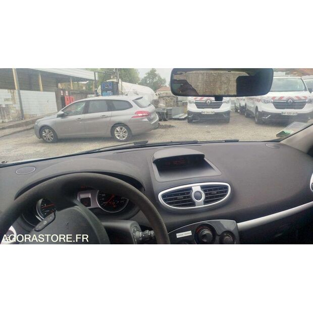2012 Renault Clio-42695239