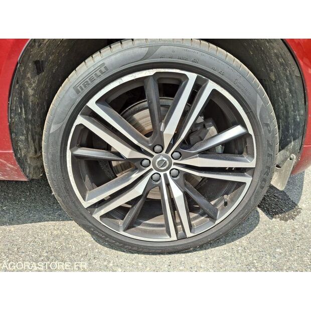 2022 Volvo XC60-42695425