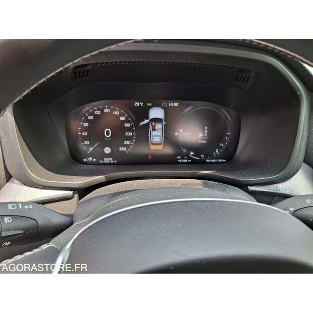 2022 Volvo XC60-42695428