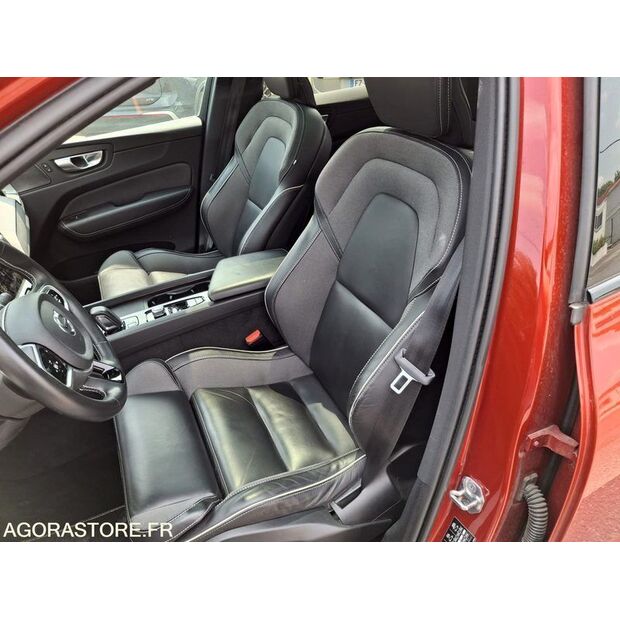 2022 Volvo XC60-42695430