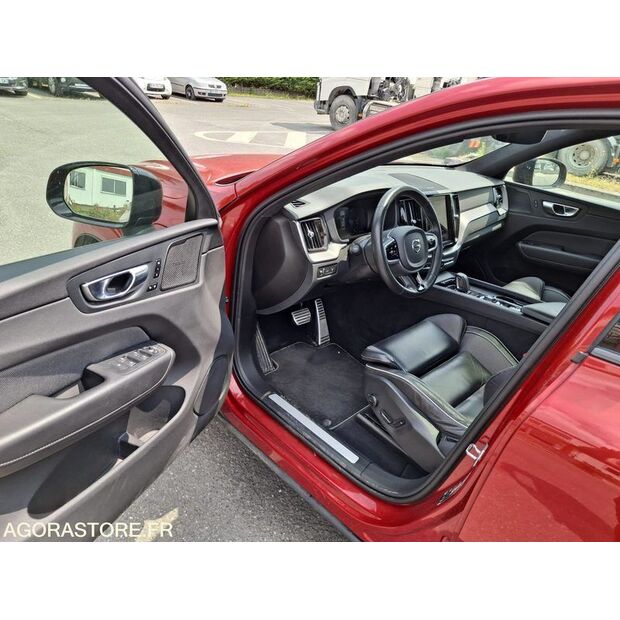 2022 Volvo XC60-42695431