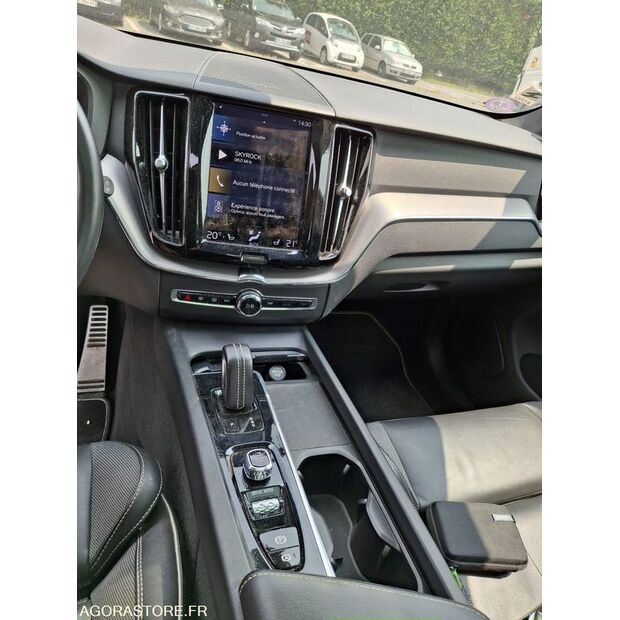 2022 Volvo XC60-42695432