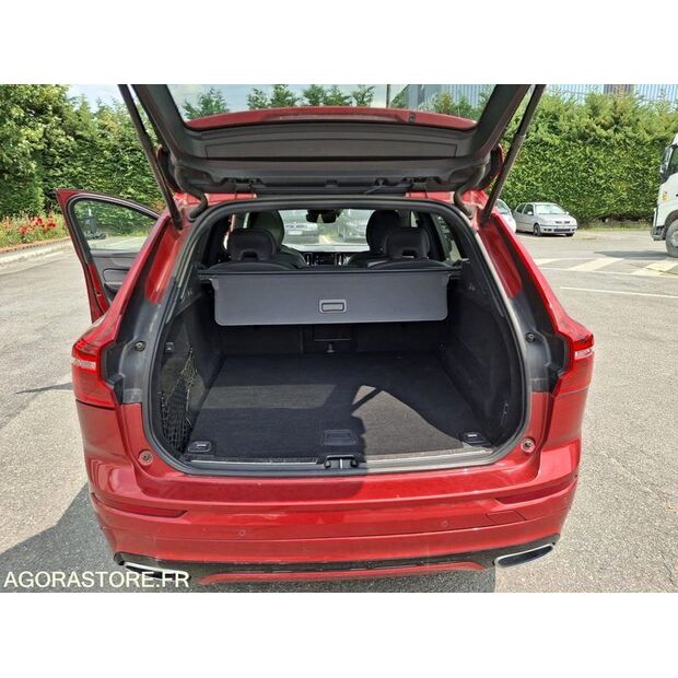 2022 Volvo XC60-42695435