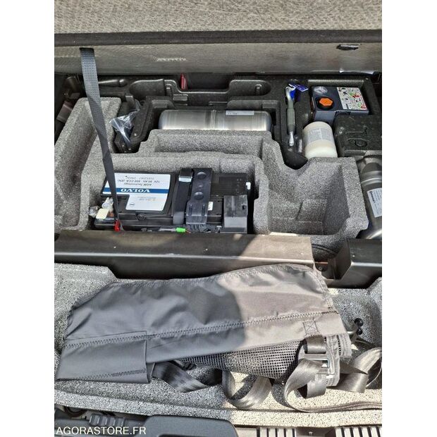 2022 Volvo XC60-42695438