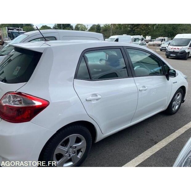 2011 Toyota AURIS-42696074
