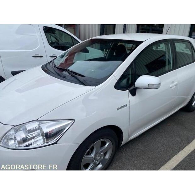 2011 Toyota AURIS-42696075