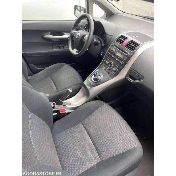 2011 Toyota AURIS-42696080