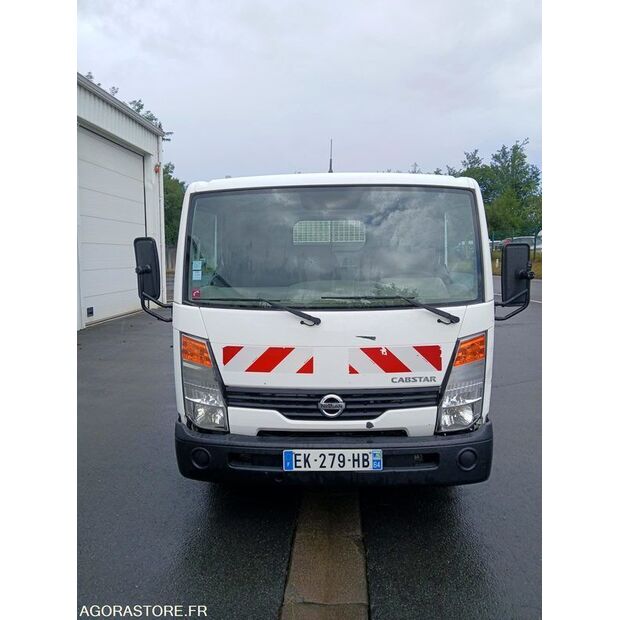 2008 نيسان Cabstar-42696084