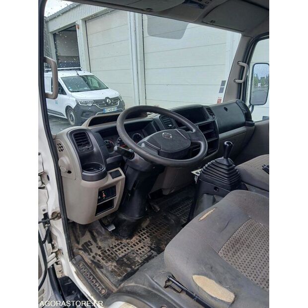 2008 نيسان Cabstar-42696087