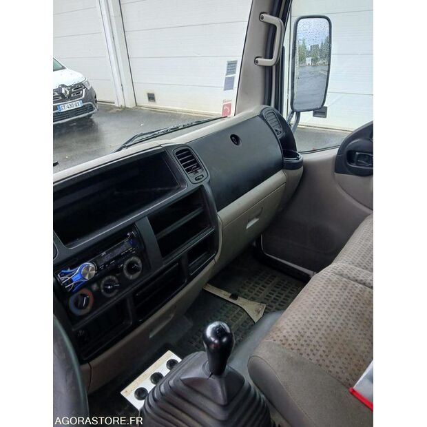2008 نيسان Cabstar-42696089