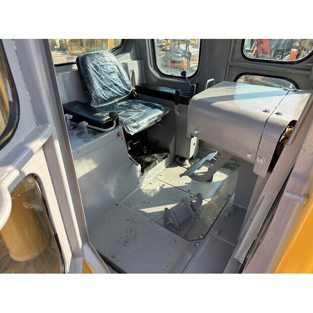 2017 كاتربيلر D7G-42696131