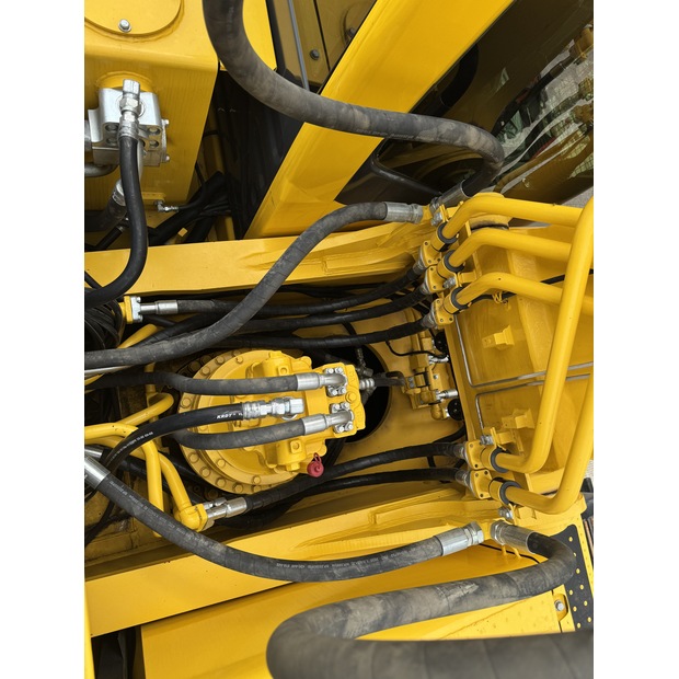 2024 Komatsu PC400-8-42696653