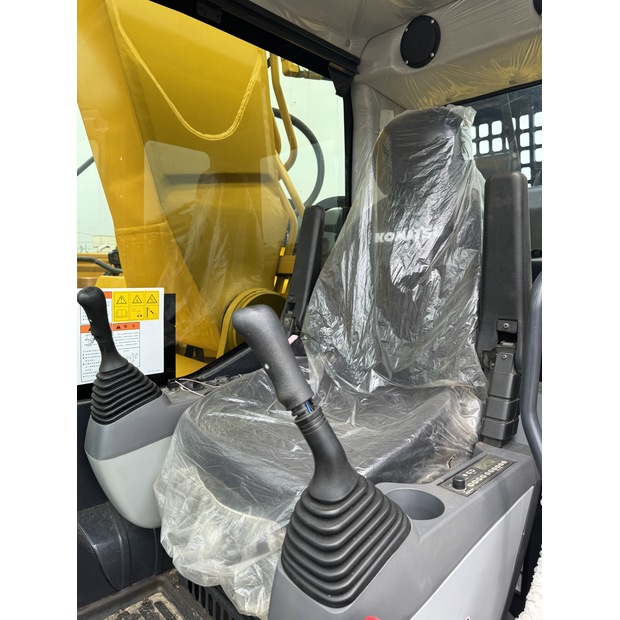 2024 Komatsu PC400-8-42696657