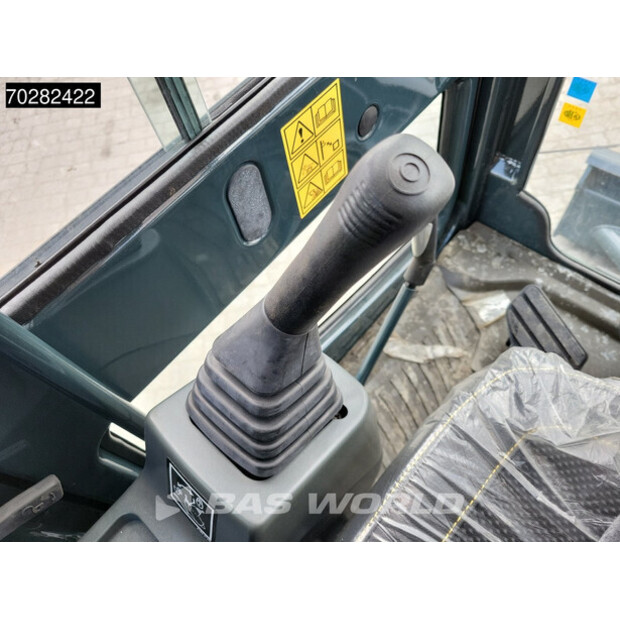 2024 Hyundai HX80N-42696975