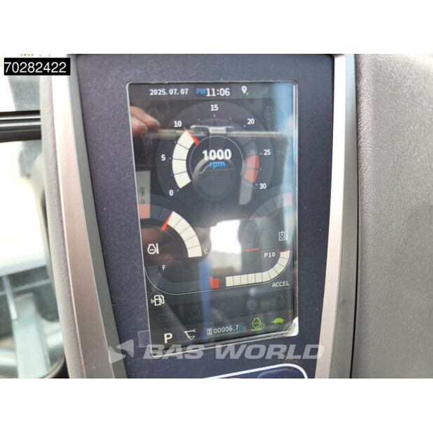 2024 Hyundai HX80N-42696979