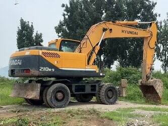 صورة ل حفارات بعجلات 2021 هيونداي R210W-9