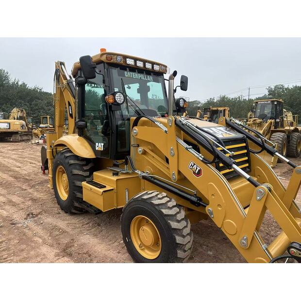 2024 Caterpillar 420F2-42724266