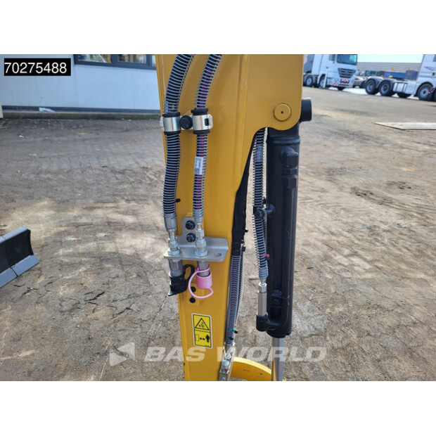 2023 Caterpillar 301.5-42724517