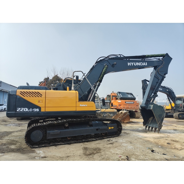 2024 Hyundai 220LC-9S-42724569
