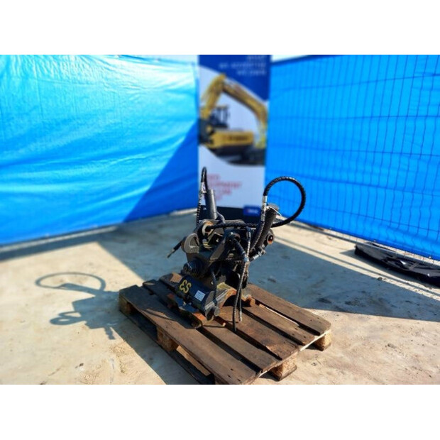 2013 Komatsu PC88MR-8-42725081