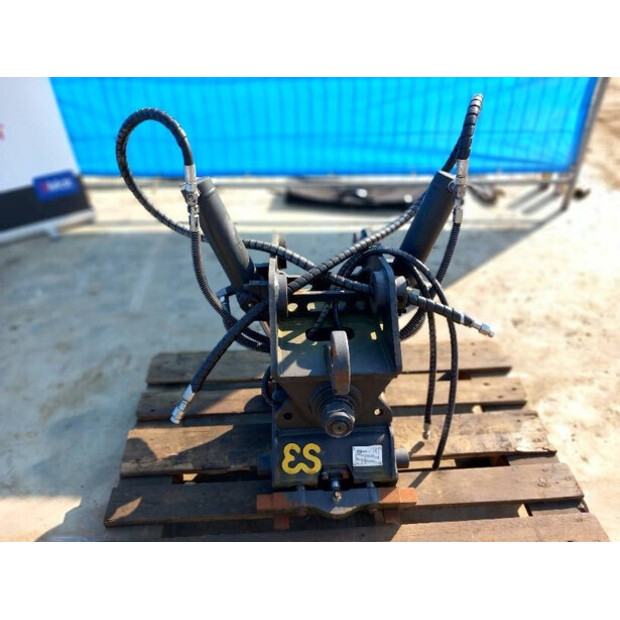 2013 Komatsu PC88MR-8-42725088