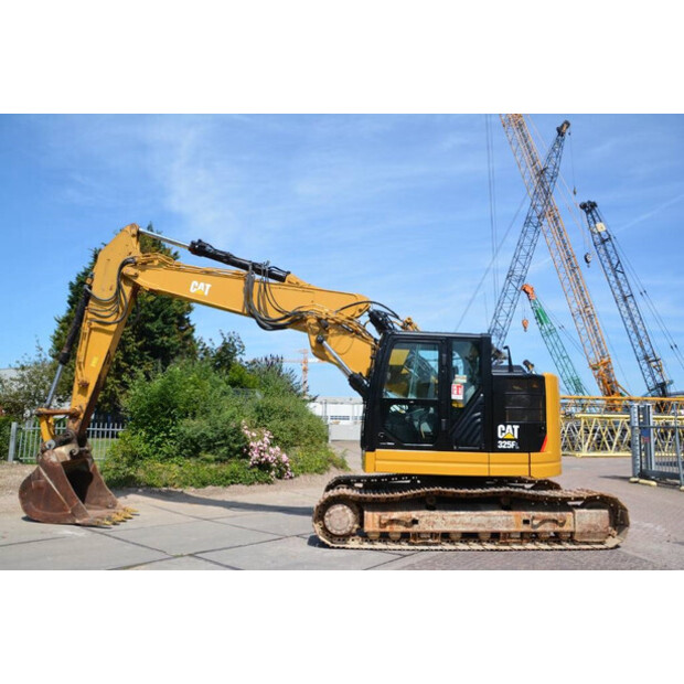 2016 Caterpillar 325FLCR-42725881