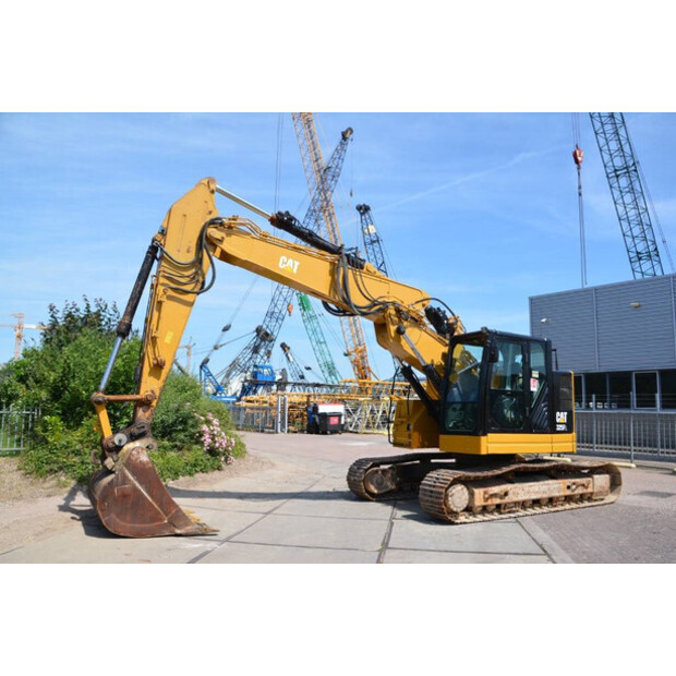 2016 Caterpillar 325FLCR-42725884