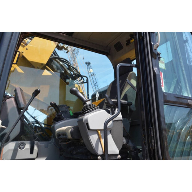2016 Caterpillar 325FLCR-42725910