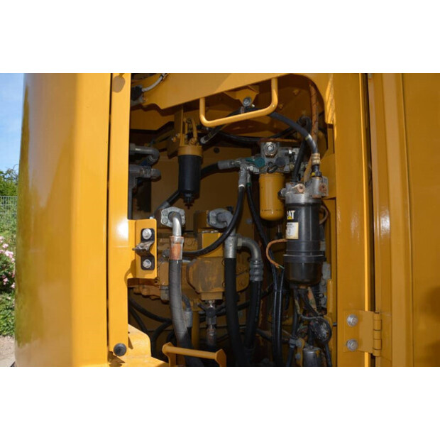 2016 Caterpillar 325FLCR-42725925
