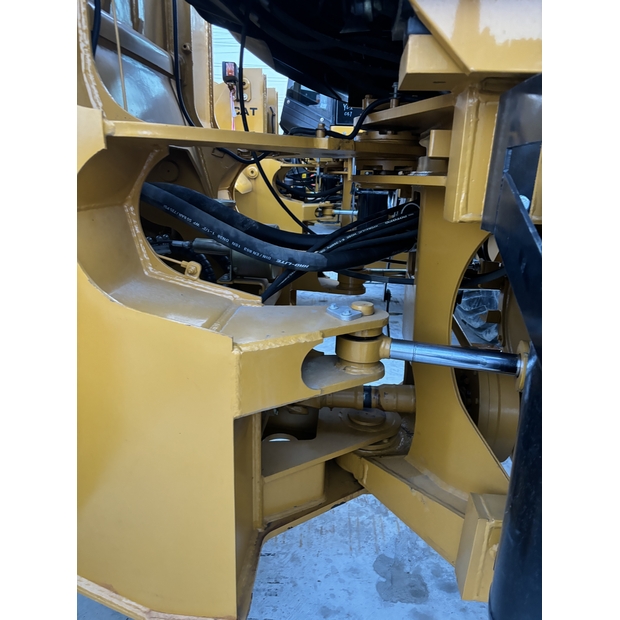 2024 Caterpillar 140K-42728853