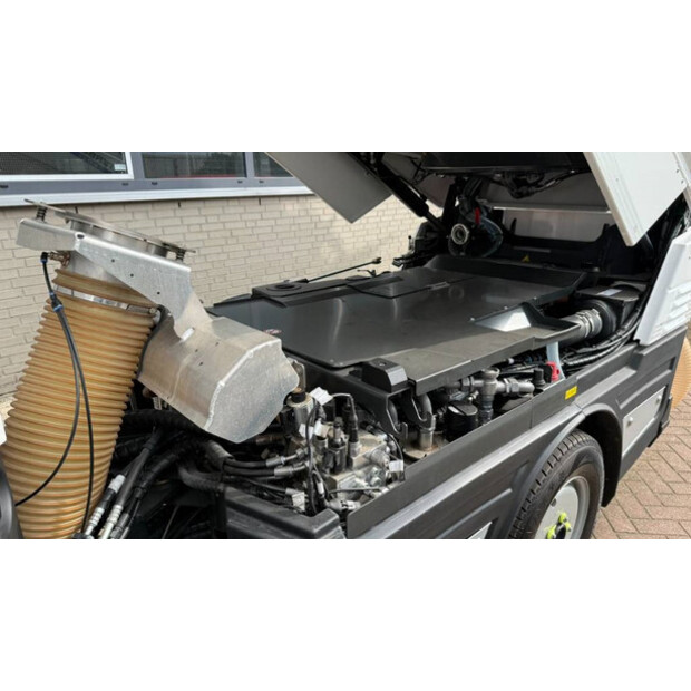 2023 بوشر CityCat V20-42732597