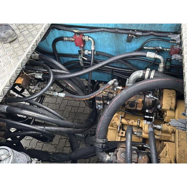 2002 SMV SC4127TA5-42732830