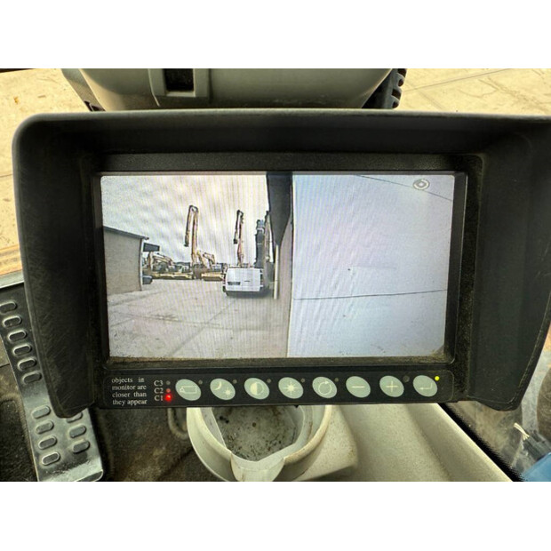 2016 Hitachi ZX250LC-6-42733183