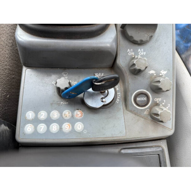 2016 Hitachi ZX250LC-6-42733187