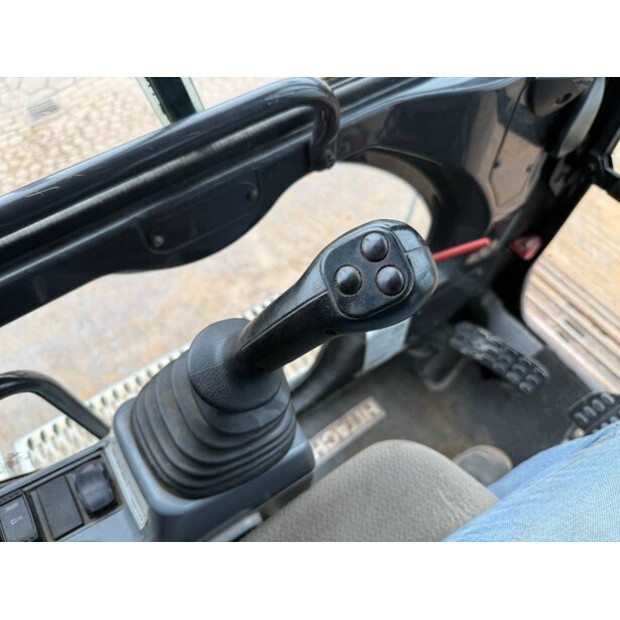 2016 Hitachi ZX250LC-6-42733189