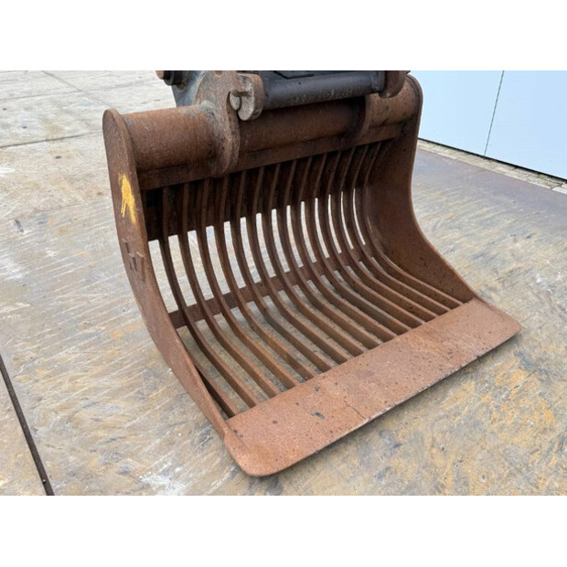 2016 Hitachi ZX250LC-6-42733224