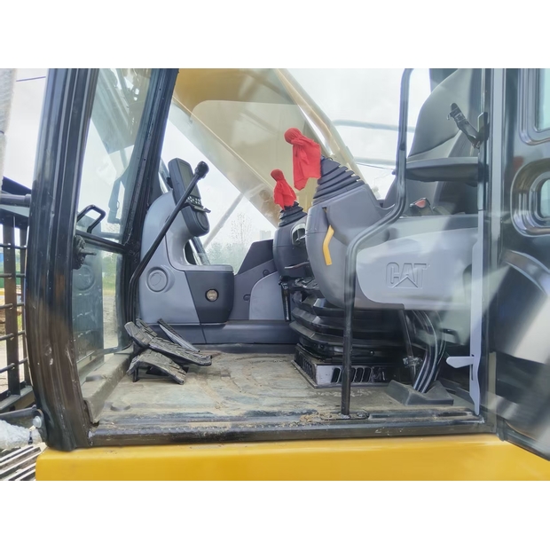 2023 Caterpillar 330D-42748412