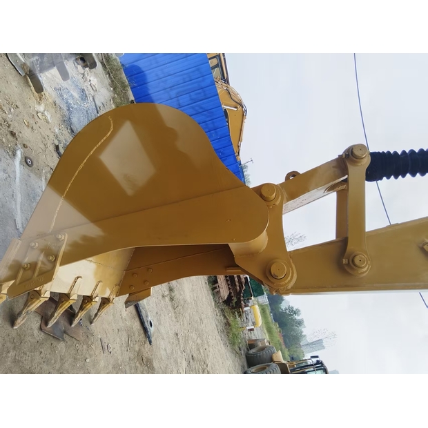 2023 Caterpillar 330D-42748415