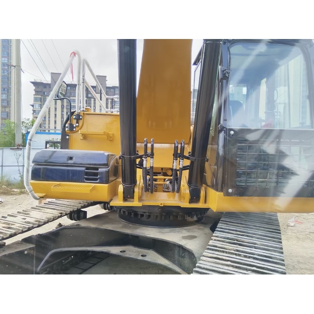 2023 Caterpillar 330D-42748416