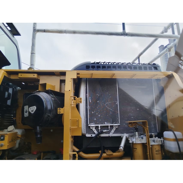 2023 Caterpillar 330D-42748422