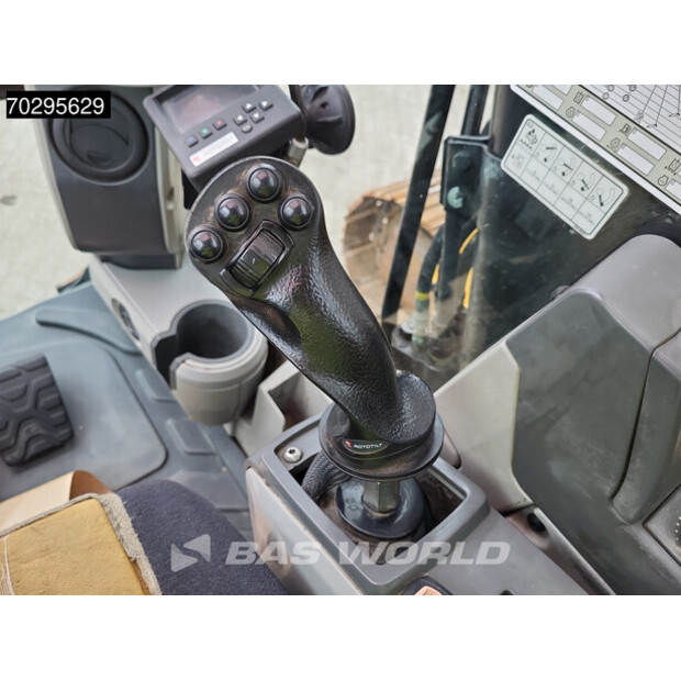 2017 Caterpillar 325FLCR-42750810