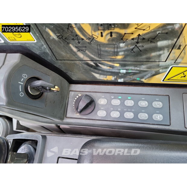 2017 Caterpillar 325FLCR-42750815